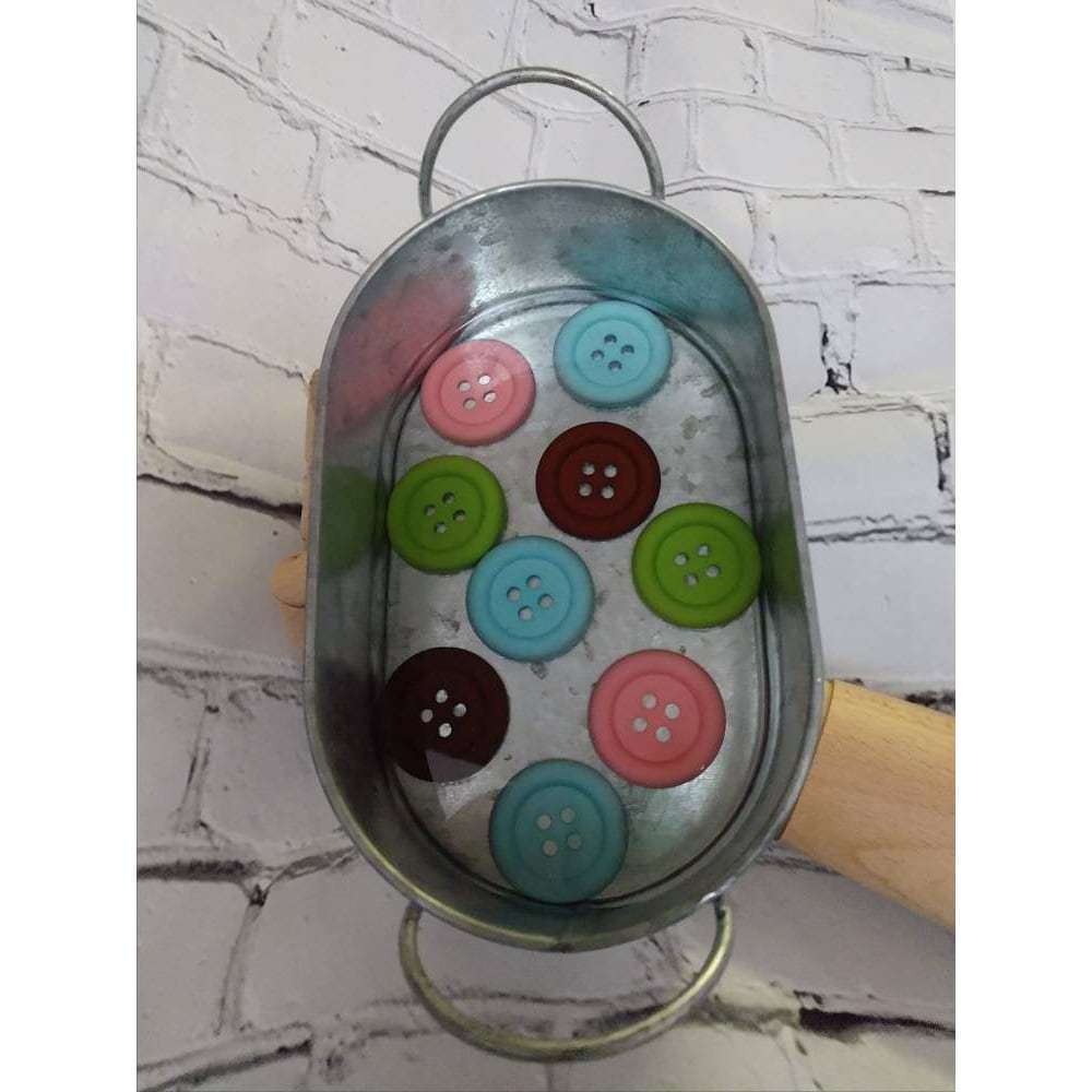 Button Tin - Picture 4 of 4